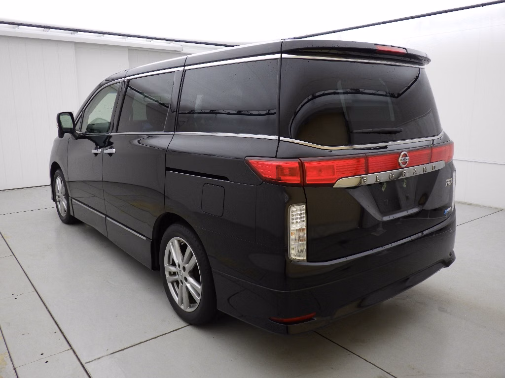 NISSAN ELGRAND