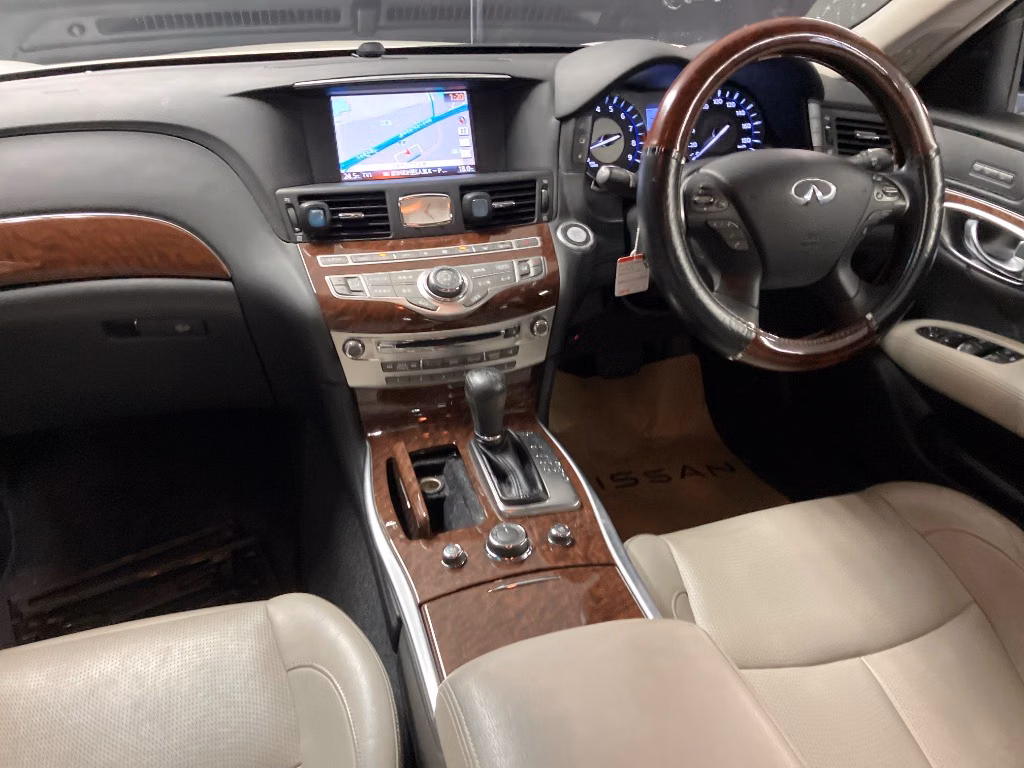 NISSAN FUGA