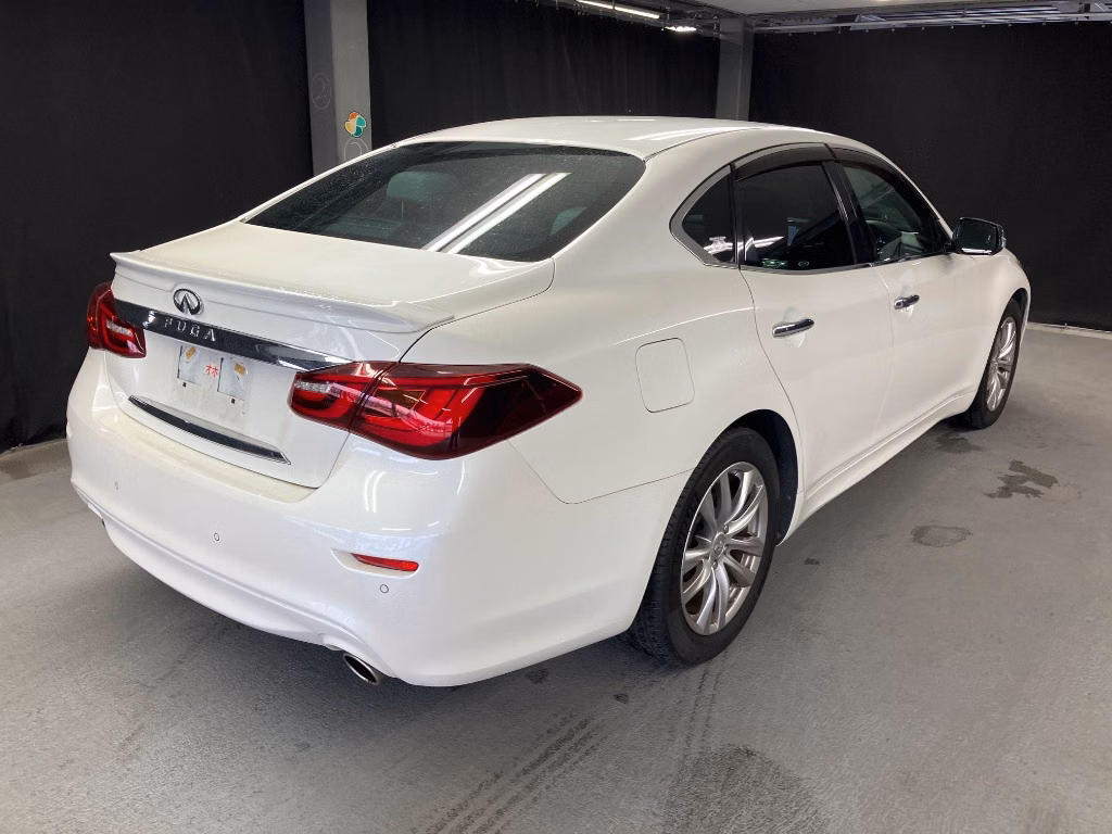 NISSAN FUGA