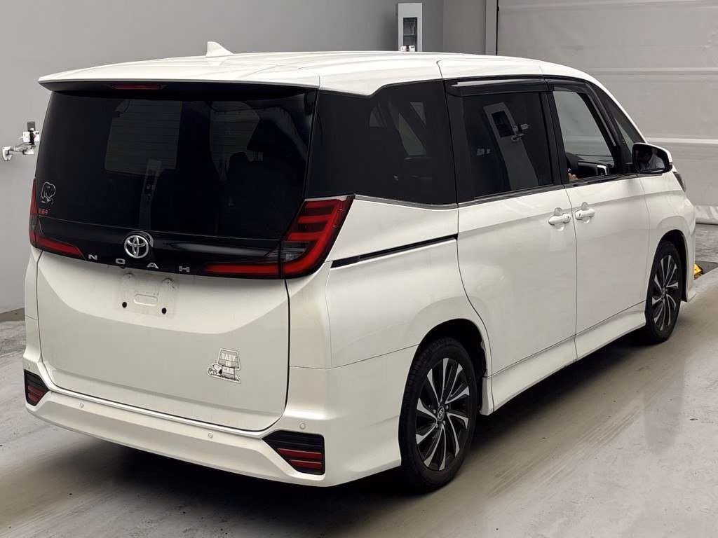 TOYOTA NOAH