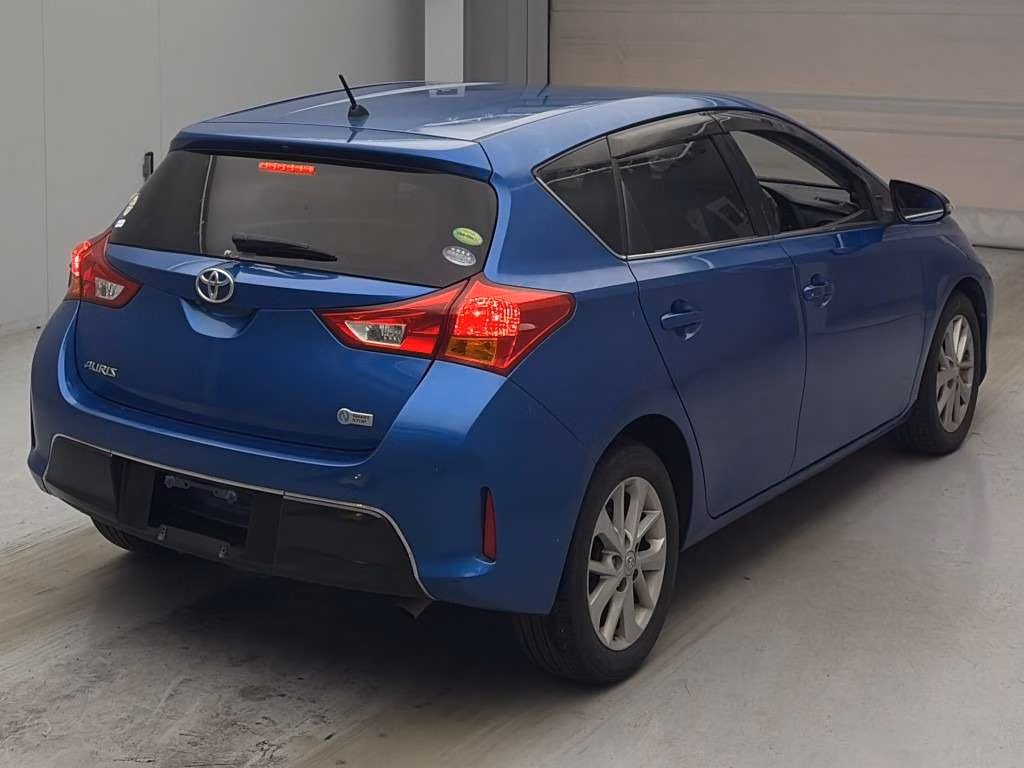 TOYOTA AURIS