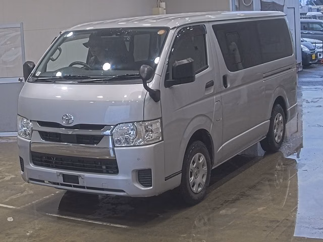 TOYOTA REGIUS ACE