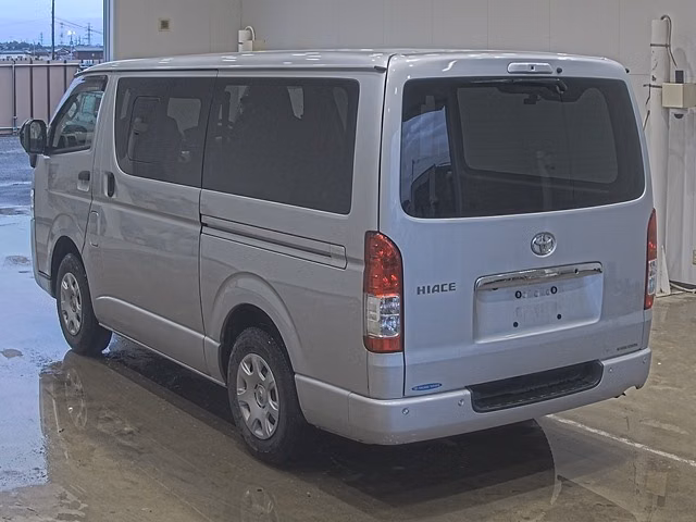 TOYOTA REGIUS ACE