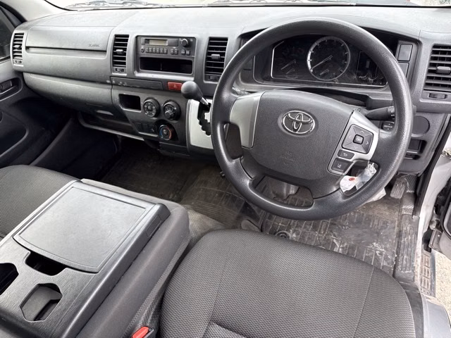 TOYOTA REGIUS ACE