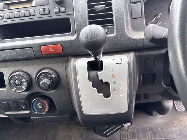 TOYOTA REGIUS ACE