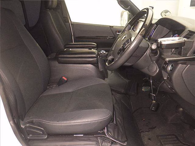 TOYOTA REGIUS ACE