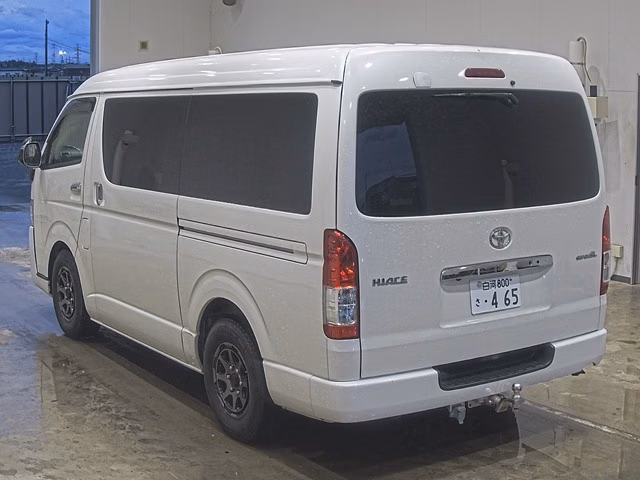 TOYOTA REGIUS ACE