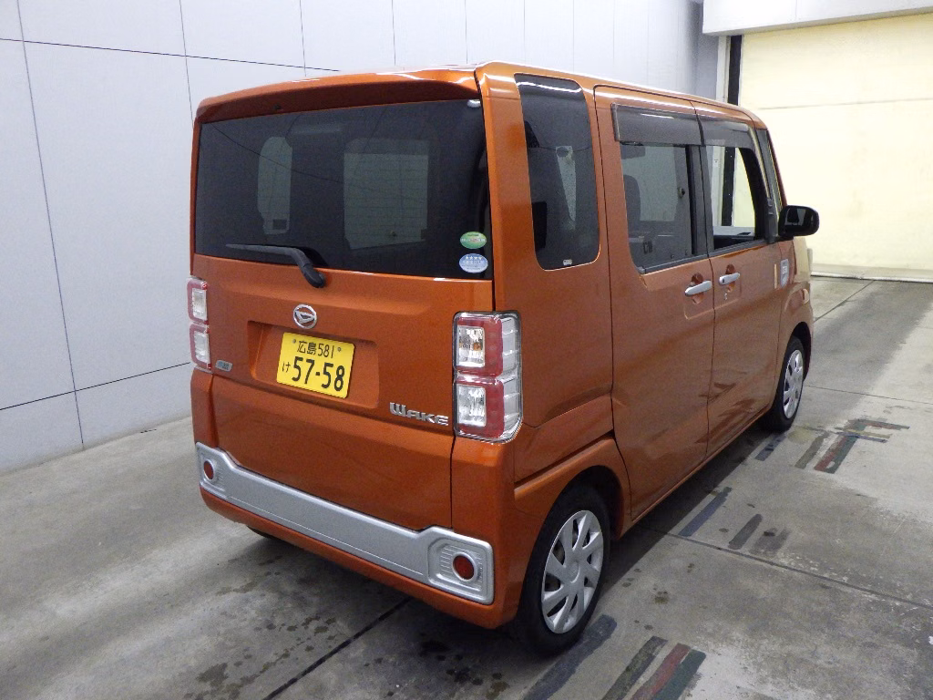 DAIHATSU WAKE