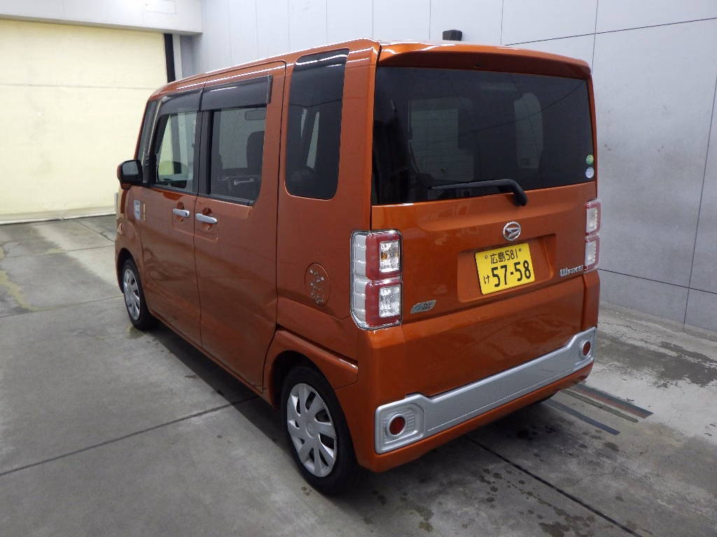 DAIHATSU WAKE