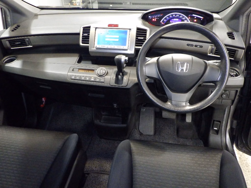 HONDA FREED SPIKE