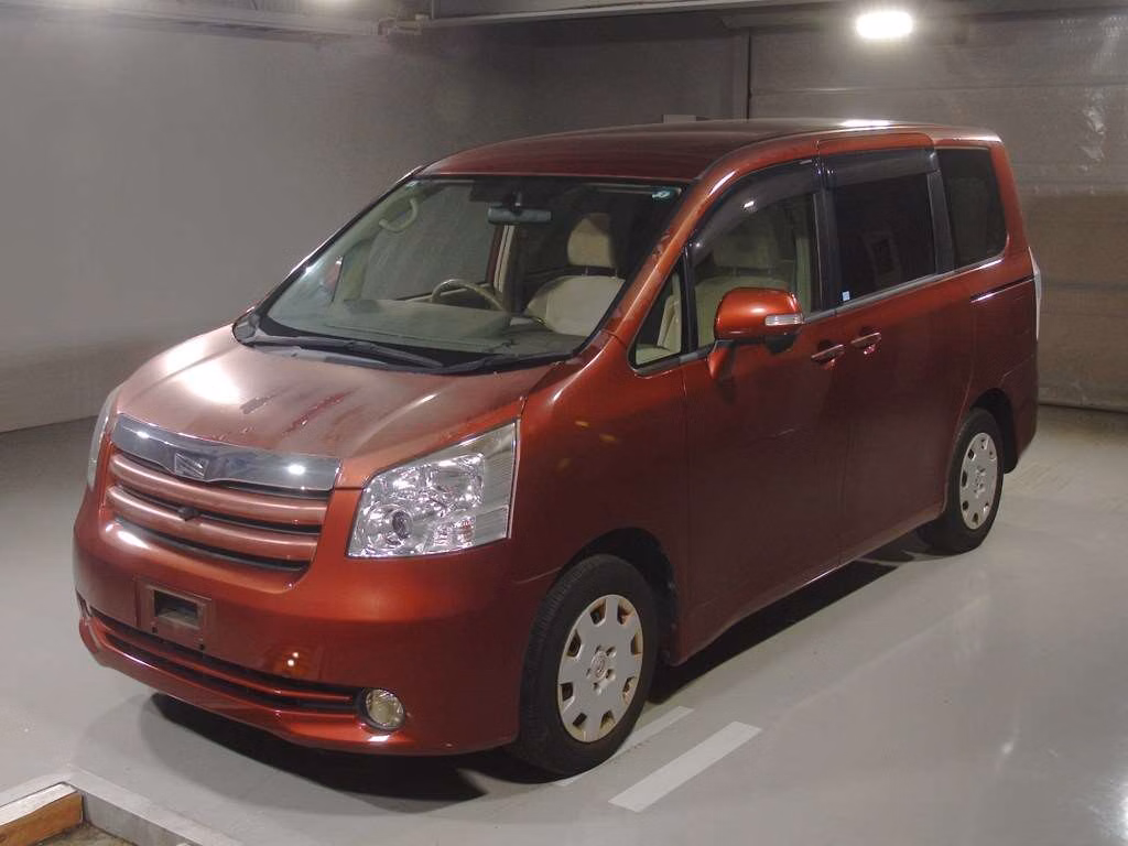 TOYOTA NOAH
