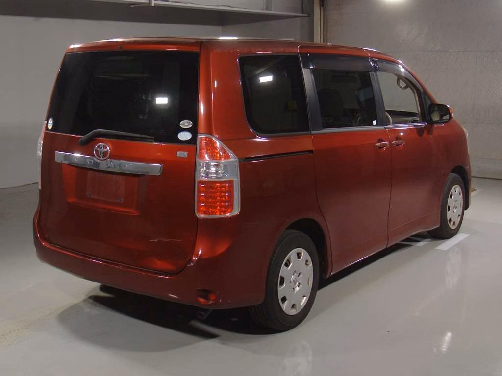 TOYOTA NOAH