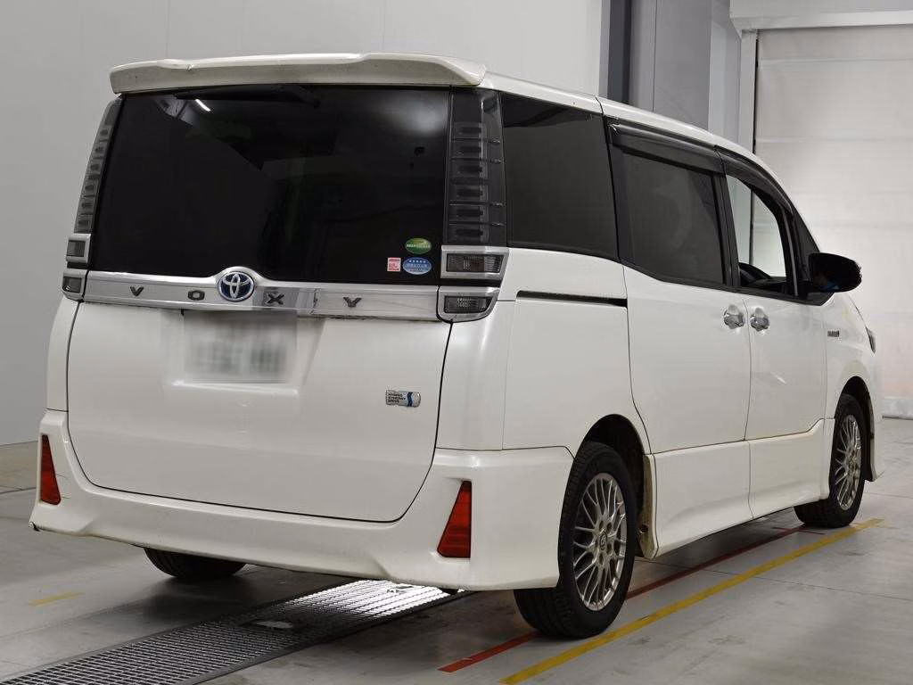 TOYOTA VOXY