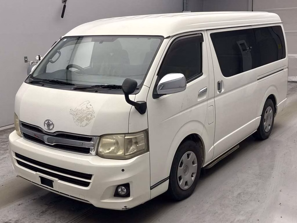 TOYOTA HIACE