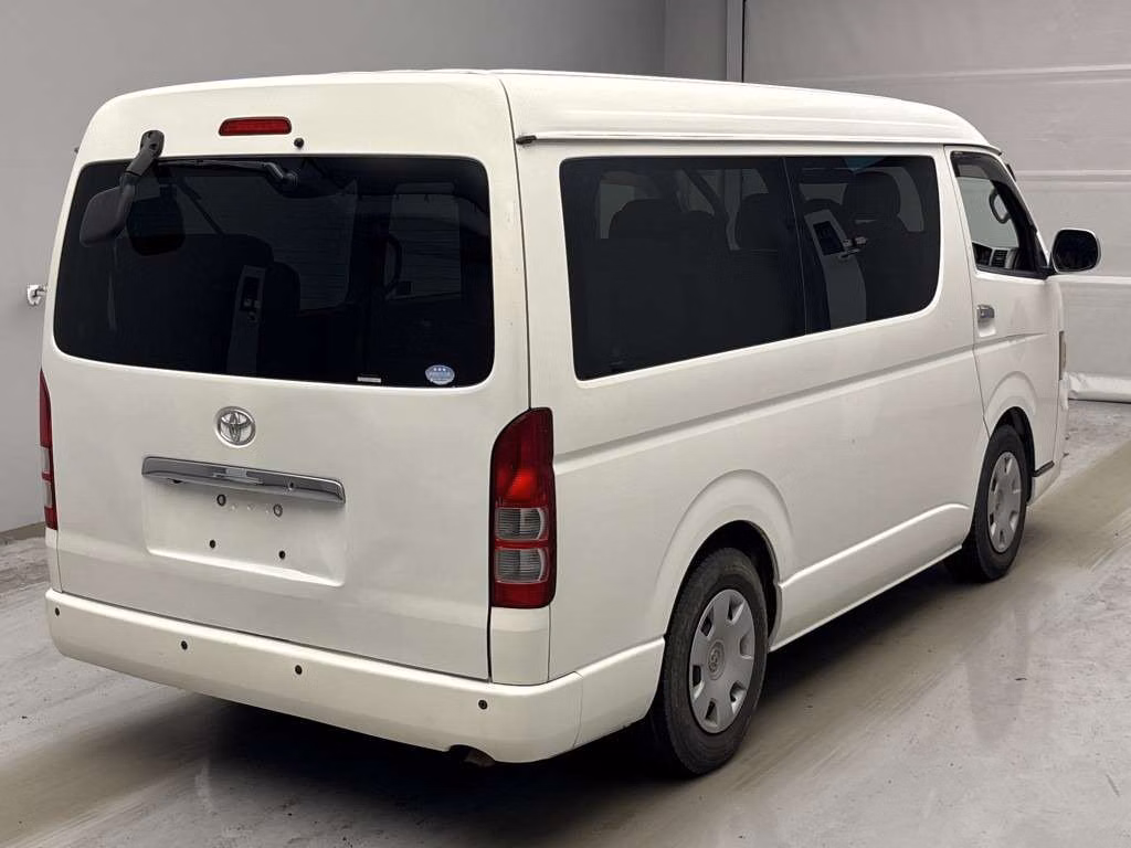TOYOTA HIACE