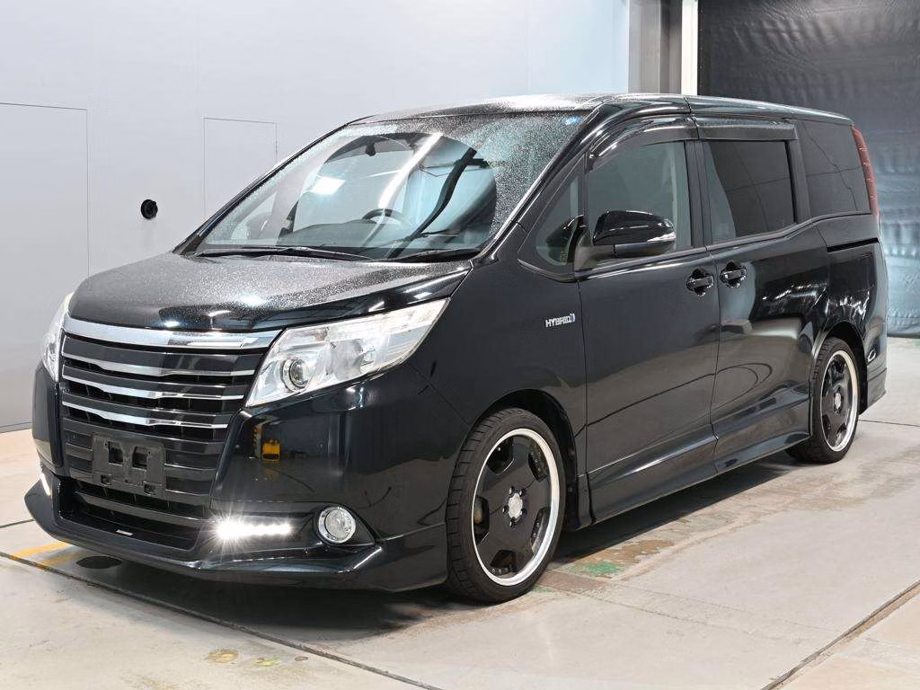 TOYOTA NOAH