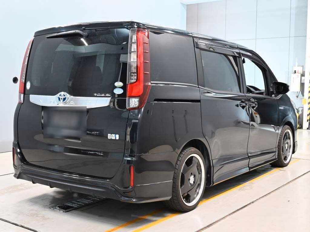 TOYOTA NOAH