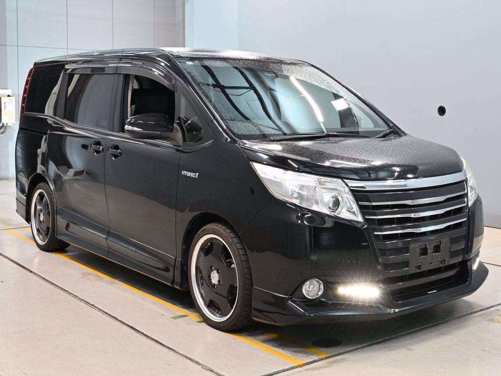 TOYOTA NOAH