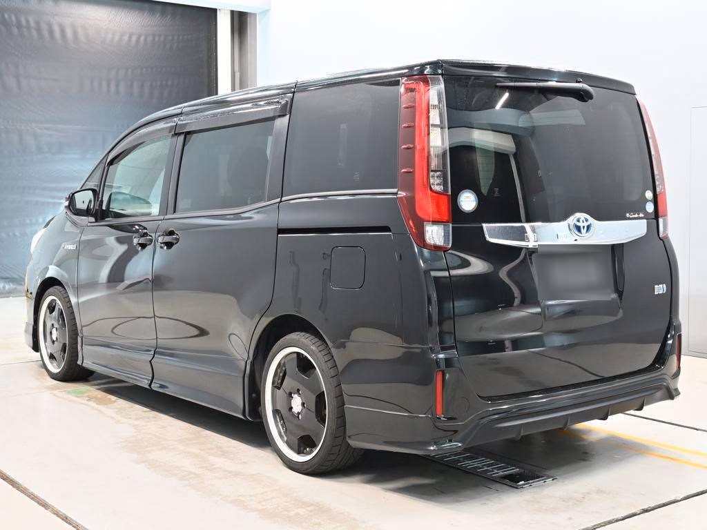 TOYOTA NOAH