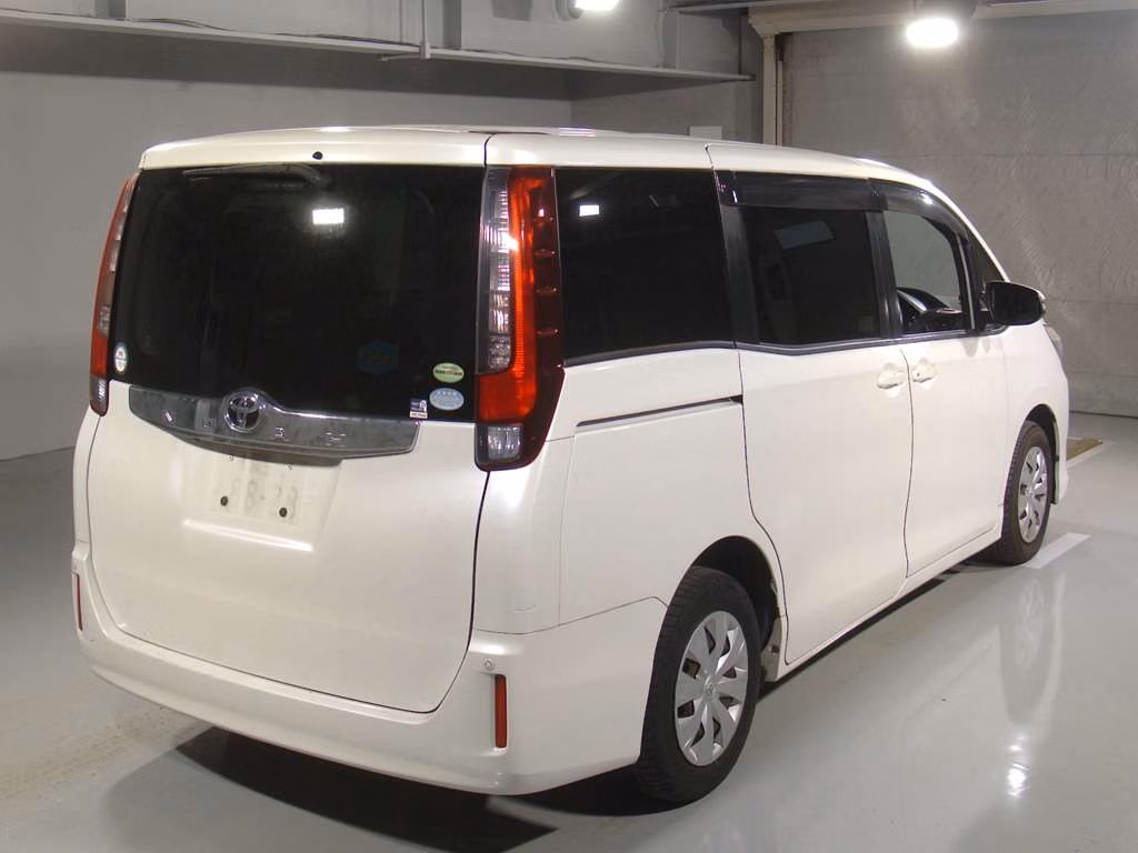 TOYOTA NOAH