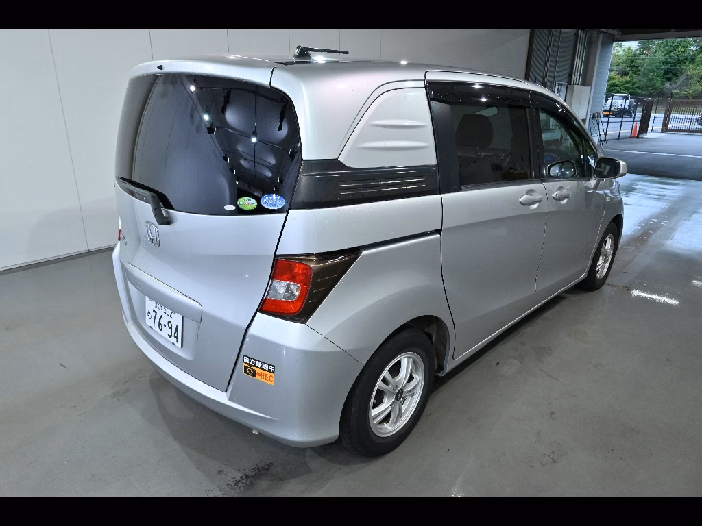 HONDA FREED SPIKE