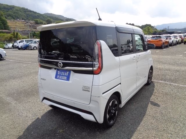 NISSAN ROOX