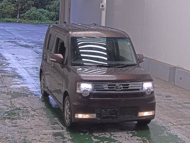 TOYOTA PIXIS SPACE