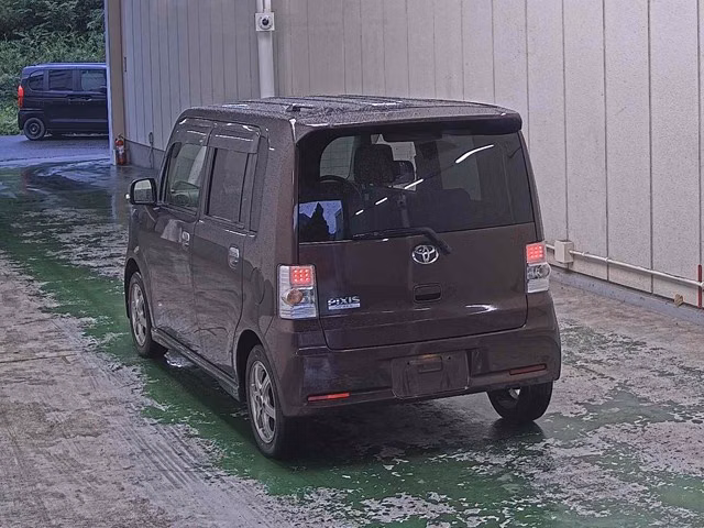 TOYOTA PIXIS SPACE