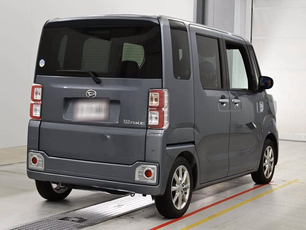 DAIHATSU WAKE