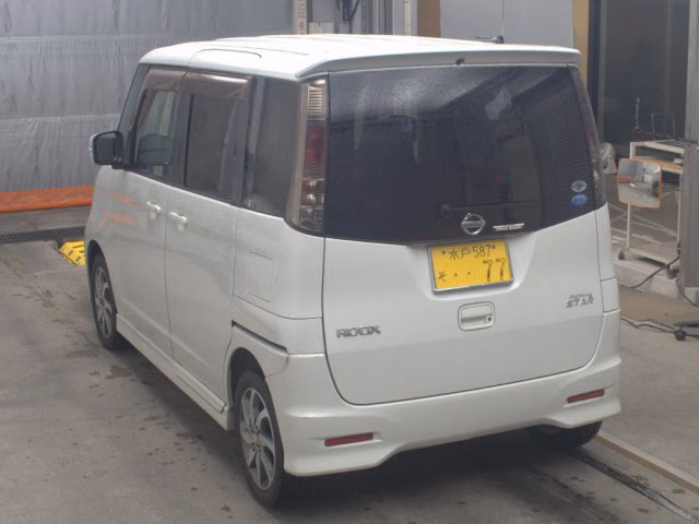 NISSAN ROOX