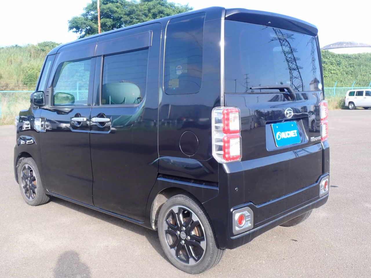 DAIHATSU WAKE