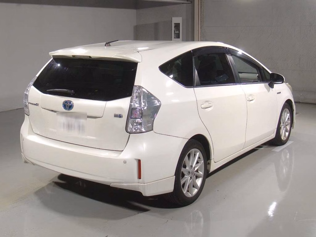 TOYOTA PRIUS ALPHA