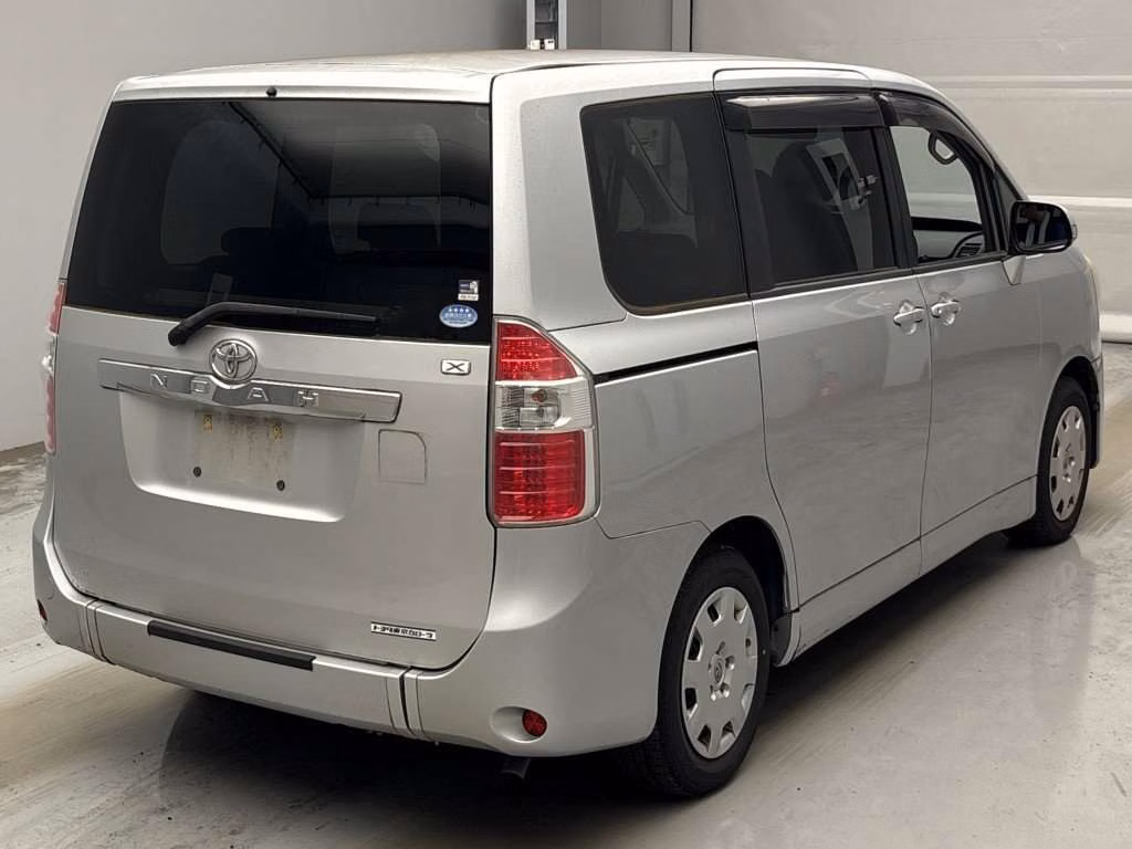 TOYOTA NOAH