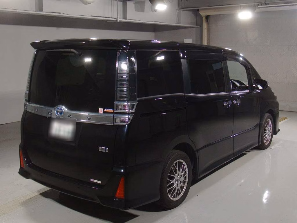 TOYOTA VOXY