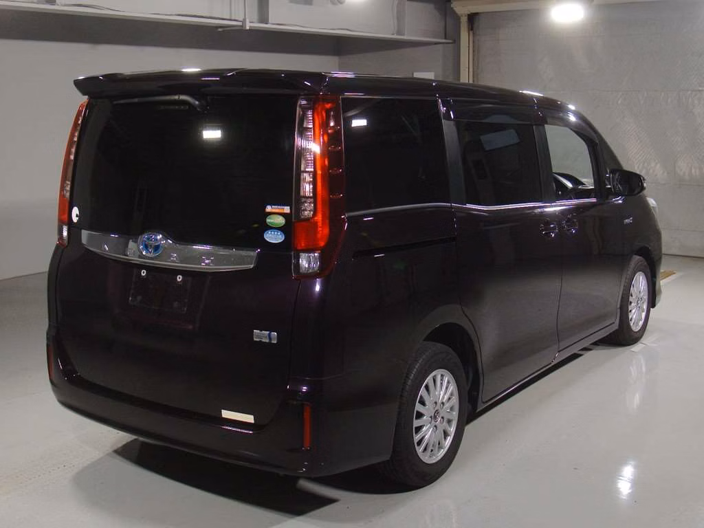 TOYOTA NOAH