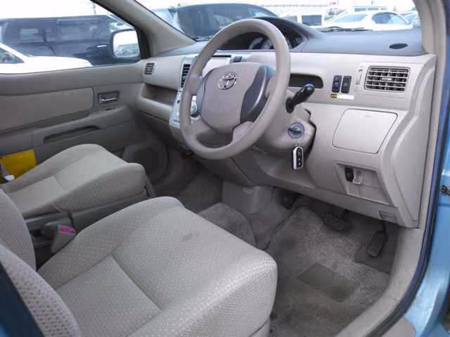 TOYOTA RAUM