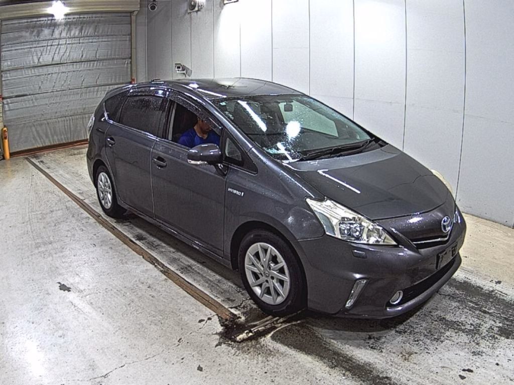 TOYOTA PRIUS ALPHA