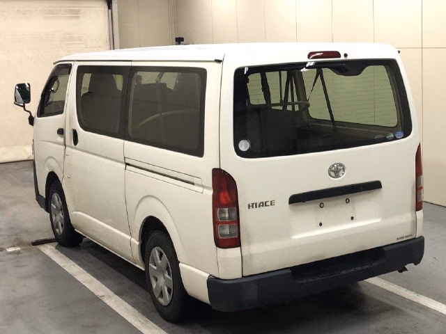 TOYOTA REGIUS ACE