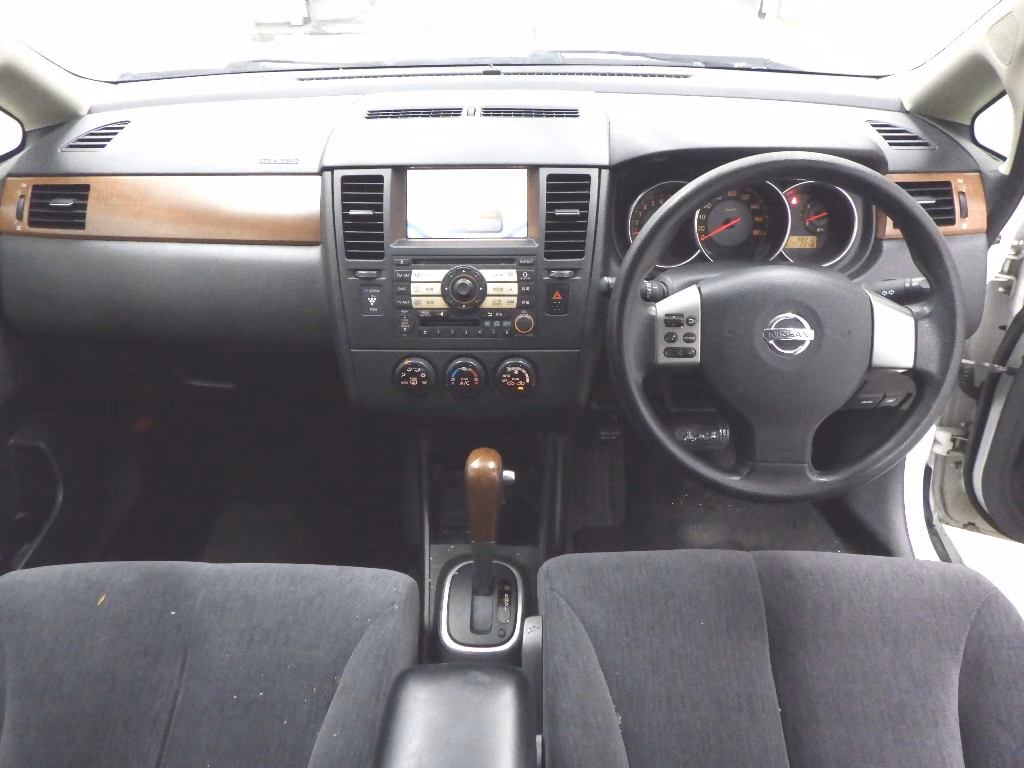 NISSAN TIIDA LATIO