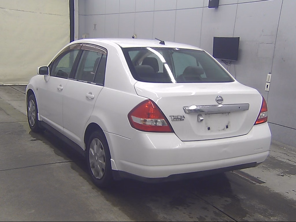 NISSAN TIIDA LATIO