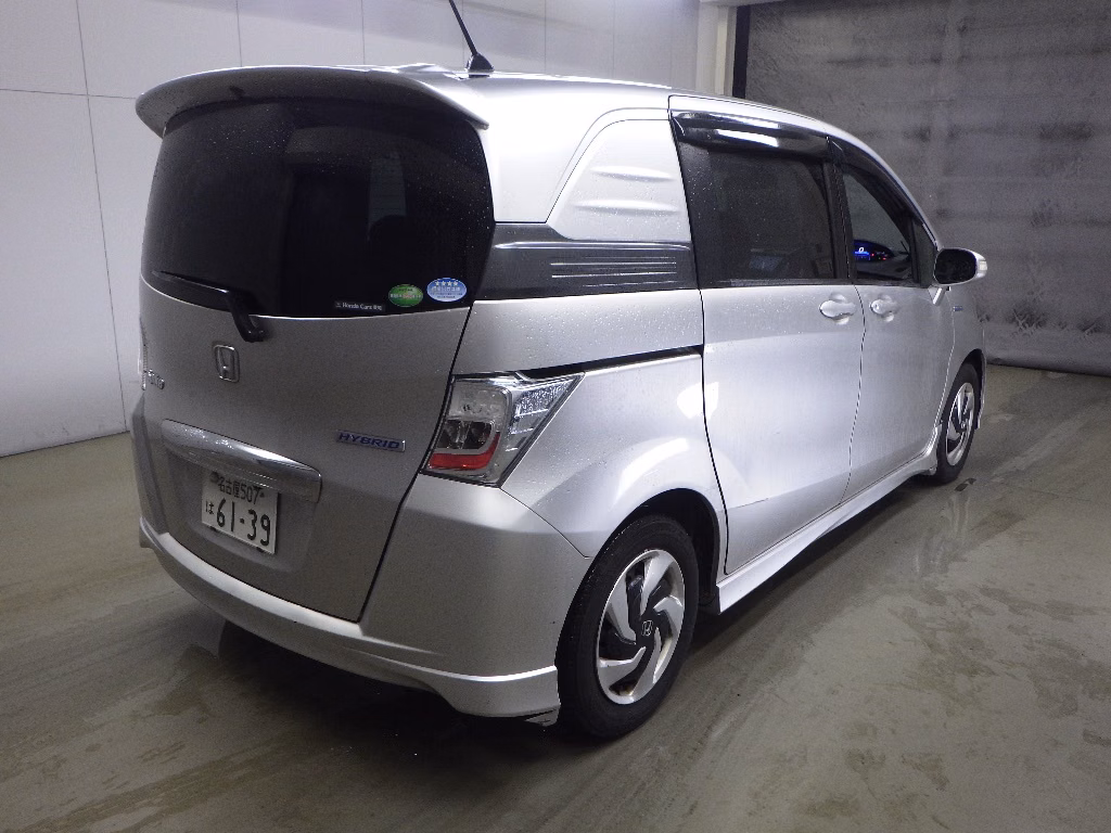 HONDA FREED SPIKE
