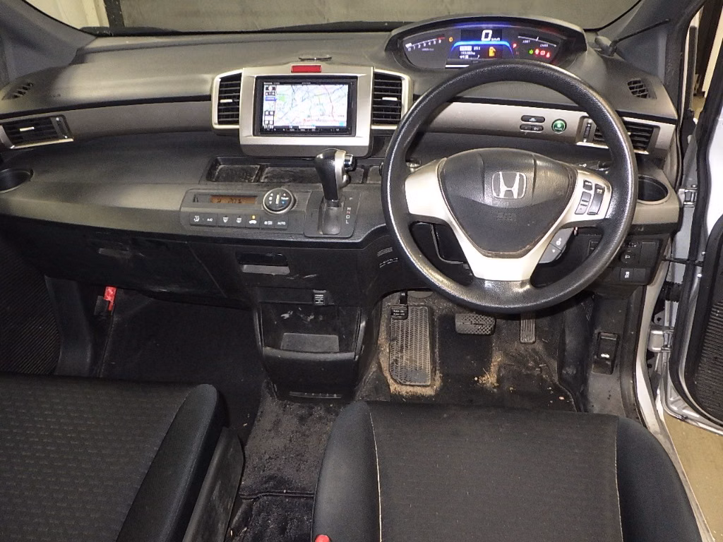 HONDA FREED SPIKE
