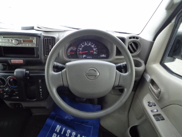 NISSAN NV100 CLIPPER