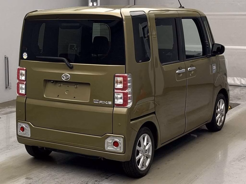 DAIHATSU WAKE