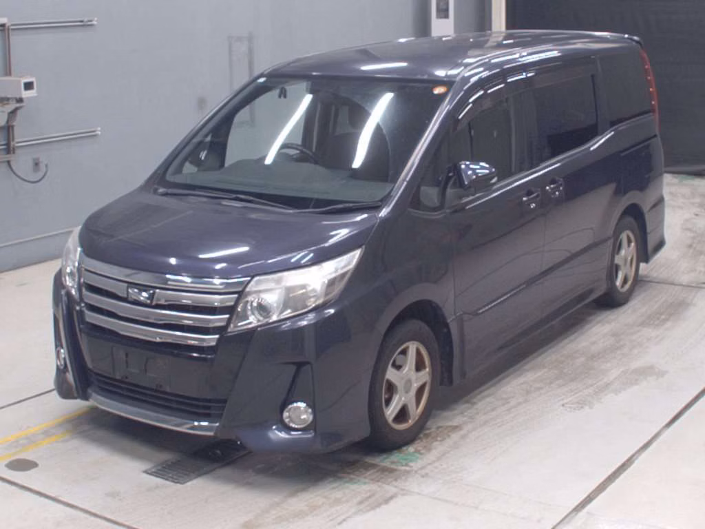 TOYOTA NOAH