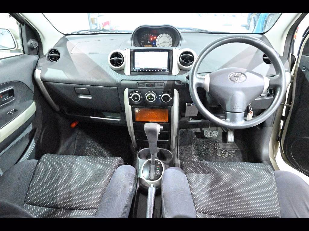 TOYOTA IST