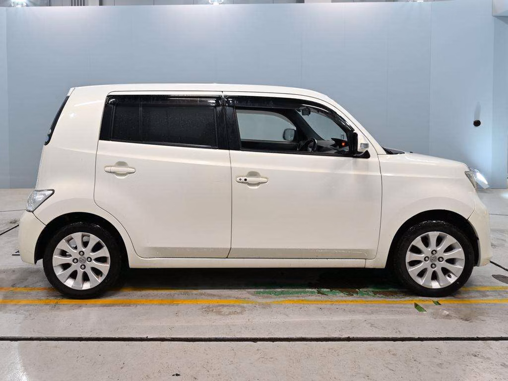 TOYOTA BB