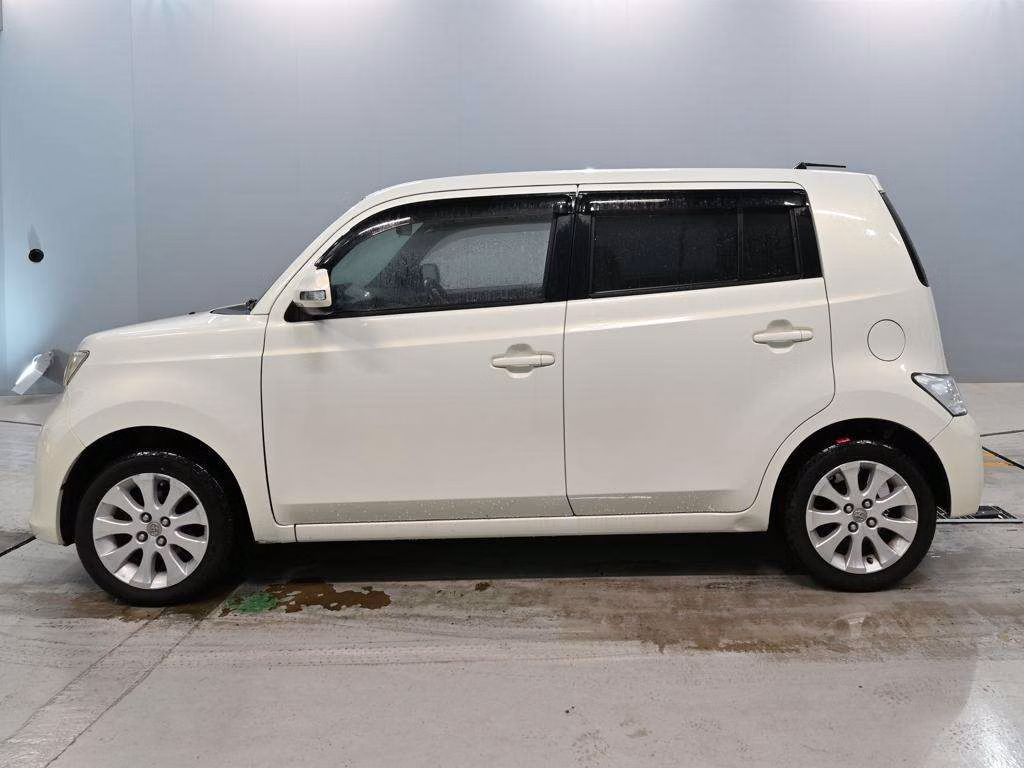 TOYOTA BB