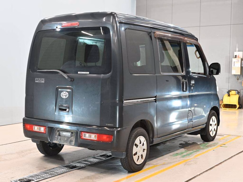 TOYOTA PIXIS VAN