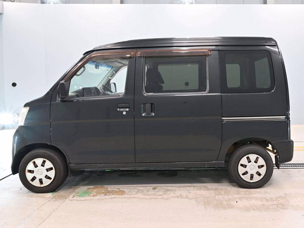 TOYOTA PIXIS VAN